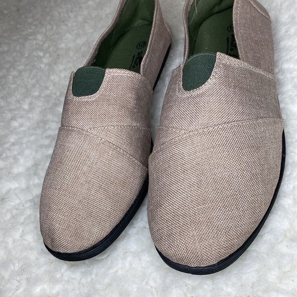 White line slip on size 10 - Picture 2 of 6